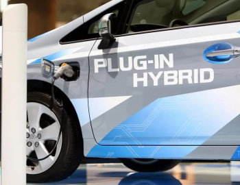 Câu hỏi muôn thuở về xe hybrid so với xe điện là chủ đề nóng tại Toyota