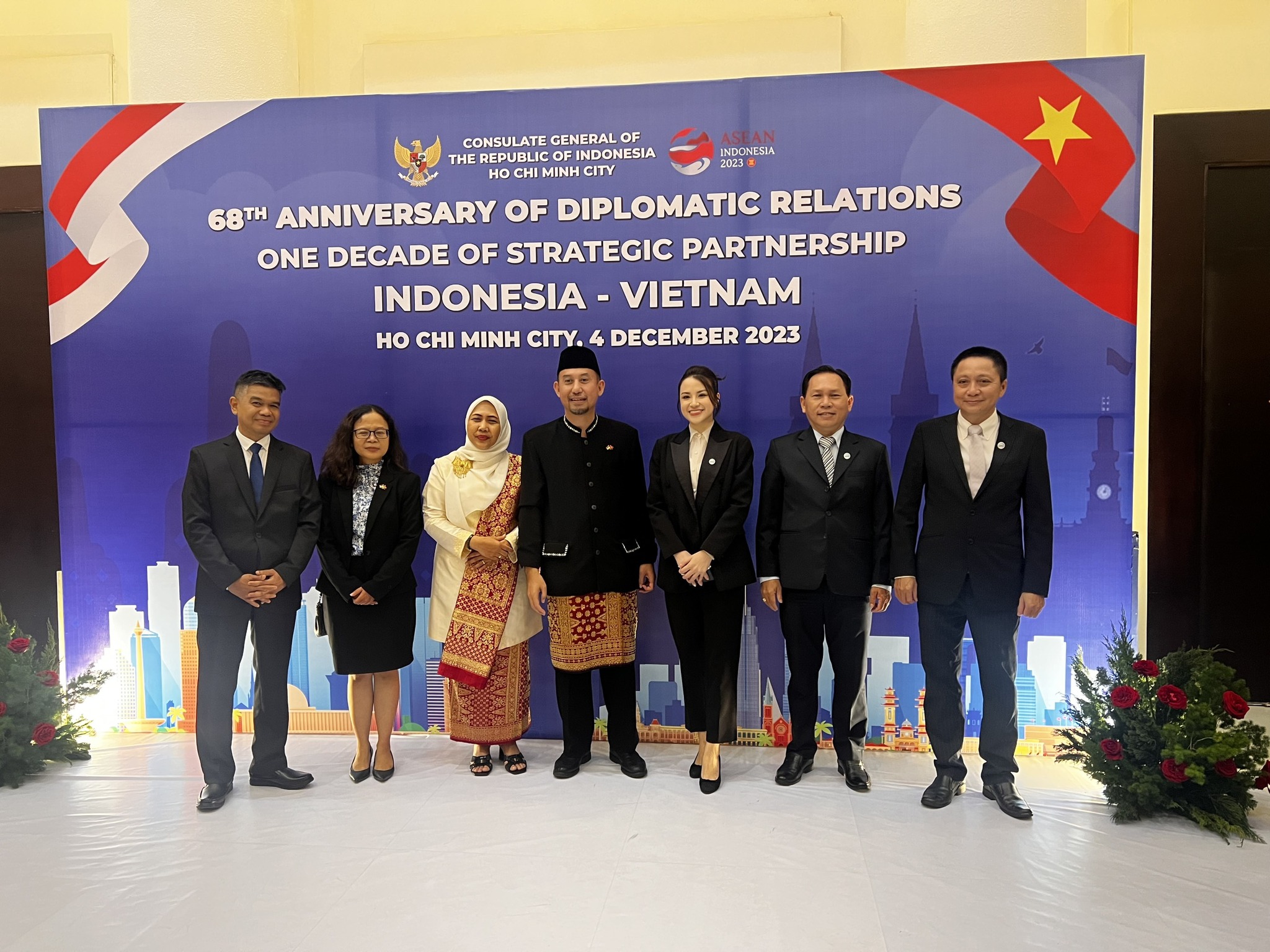May be an image of 7 people, dais and text that says '5 68TH ANNIVERSARY OF DIPLOMATIC RELATIONS CONSULATE GENERAL THE REPUBLIC FINDONESIA INDONESIA 2023 Ho CHI MINH CITY ONE DECADE OF STRATEGIC PARTNERSHIP INDONESIA VIETNAM Ho CHI MINH CITY. 4 DECEMBER 2023'